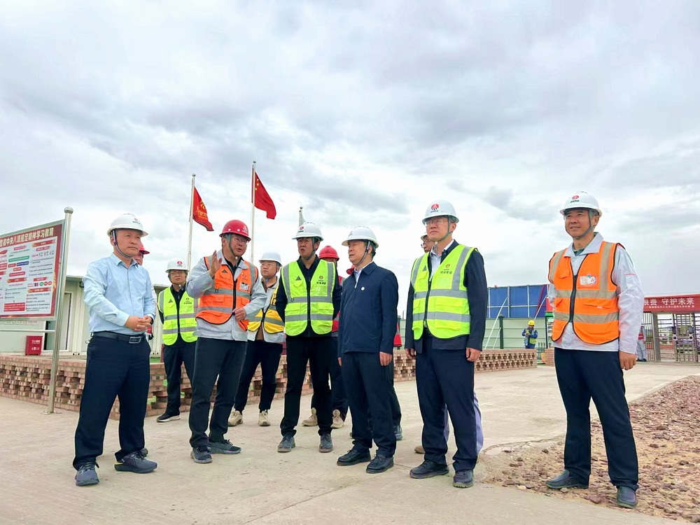 陜煤集團工程總監(jiān)、基本建設管理部總經(jīng)理李仰東深入榆林化學二期項目檢查指導